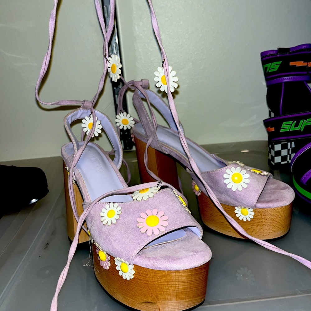 flowerly purple suede (?)dollskill wrap up heel with wooden platforms . size 8.